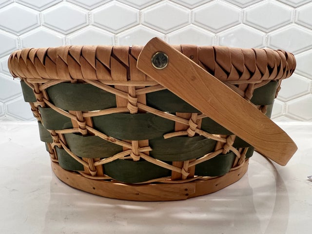 Antique Aura Vintage Finds LLC